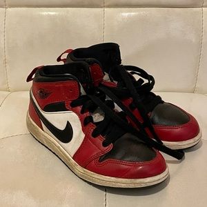 Kids Nike Air Jordan 1 Mids, Size 1Y, red, white and black